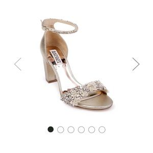 Badgley Mischka Gold Metallic Finesse II 8.5 Heels